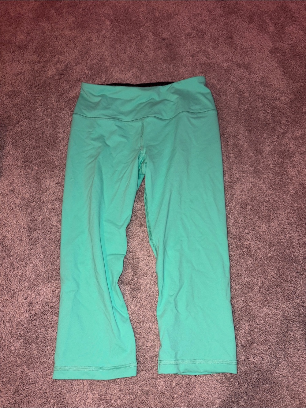 Victoria’s Secret active Aqua Active Capri Leggings